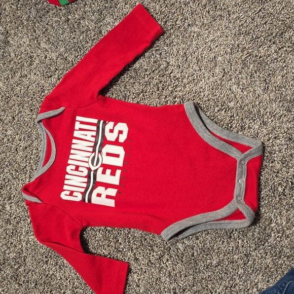 Cincinnati Reds Assorted Onesies - Picture 12 of 12